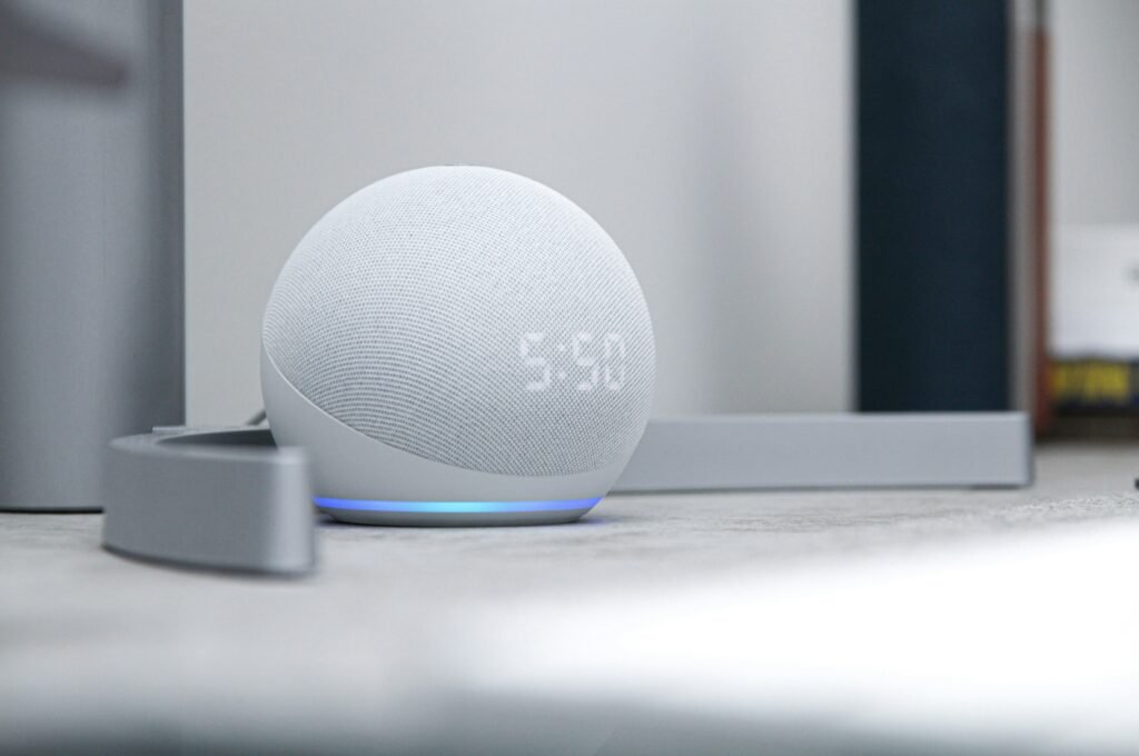 celular e Alexa automação residencial